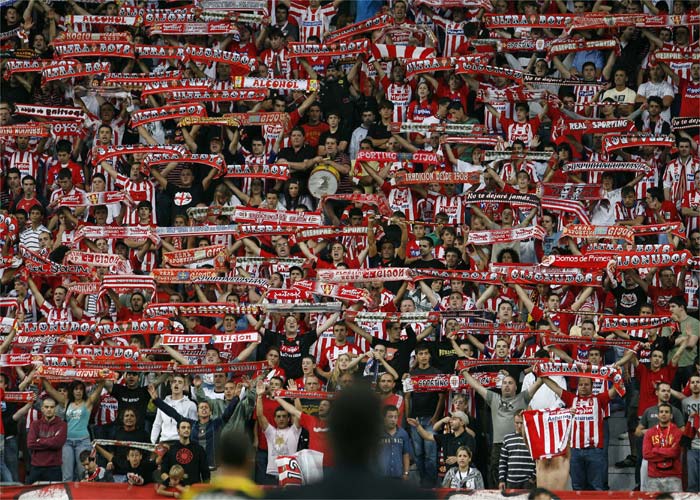 Competición sanciona al Sporting por los gritos racistas contra Guerrón