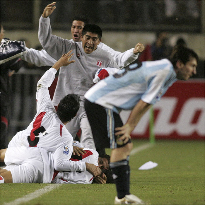 Perú arrancó un empate de última hora a una apagada Argentina