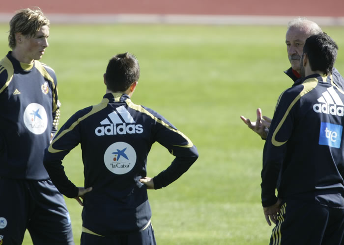 Del Bosque prueba con Sergio Ramos, Juanito y Xabi Alonso