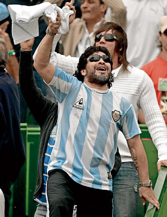 Maradona anuncia que dirigirá a la albiceleste