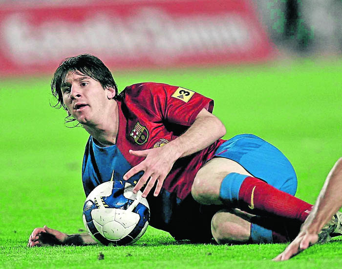 Temen que Maradona se salte el pacto por Messi