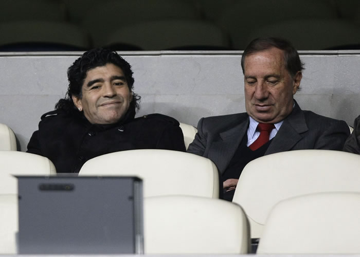 Maradona visitó el Bernabéu para seguir a los argentinos del Real Madrid