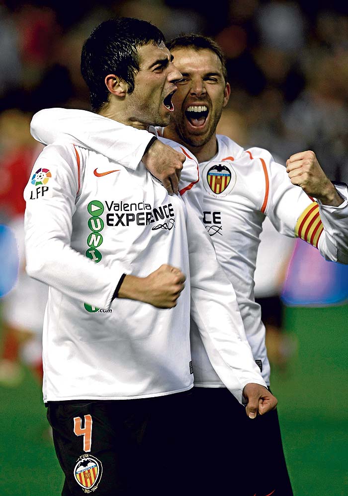 Vicente y Silva voltearon a un Espanyol en inferioridad