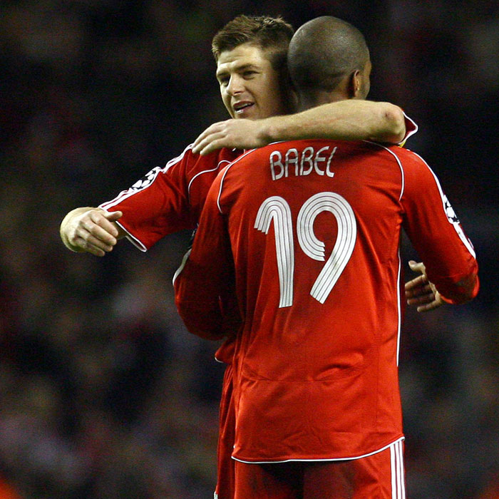 Babel revela a Sneijder y Drenthe que Gerrard va a jugar