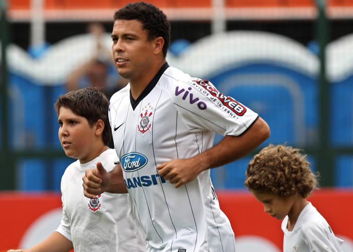 salida Apoyarse Jadeo Ronaldo marca tres goles en el entrenamiento tras la juerga - AS.com