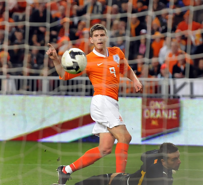 Huntelaar mantiene su racha goleadora