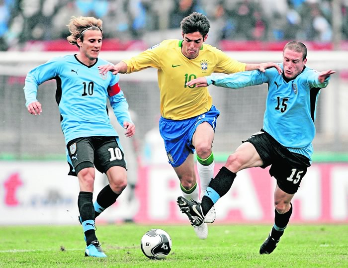 Kaká lidera la goleada brasileña en Uruguay
