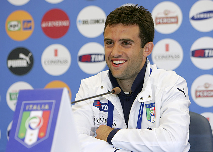 Italia enloquece con Rossi, que repite que le gustaría volver a Italia