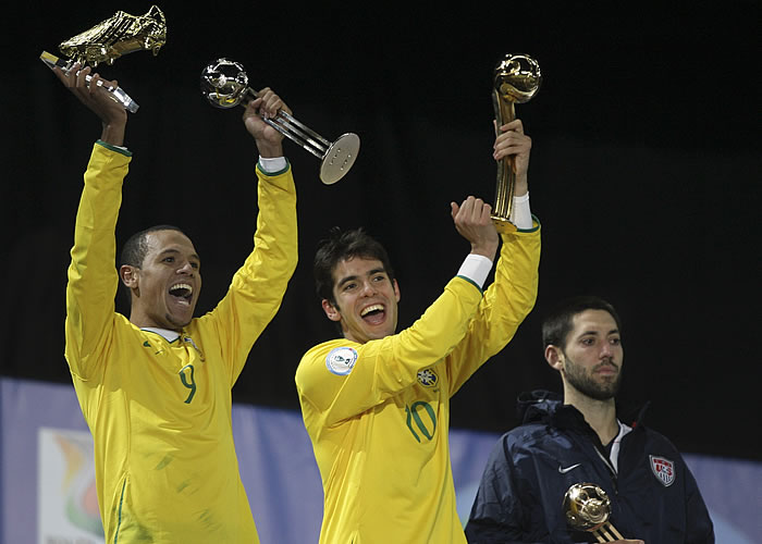 Luis Fabiano y Kaká devuelven a Brasil a su sitio