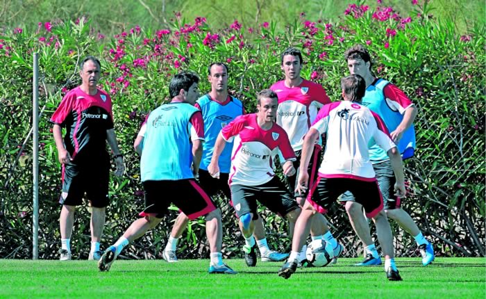 Caparrós ya prepara el estreno ante el Benfica