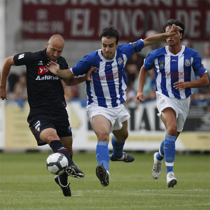 Al Sporting le pesaron las piernas contra la Gimnástica de Torrelavega (1-0)