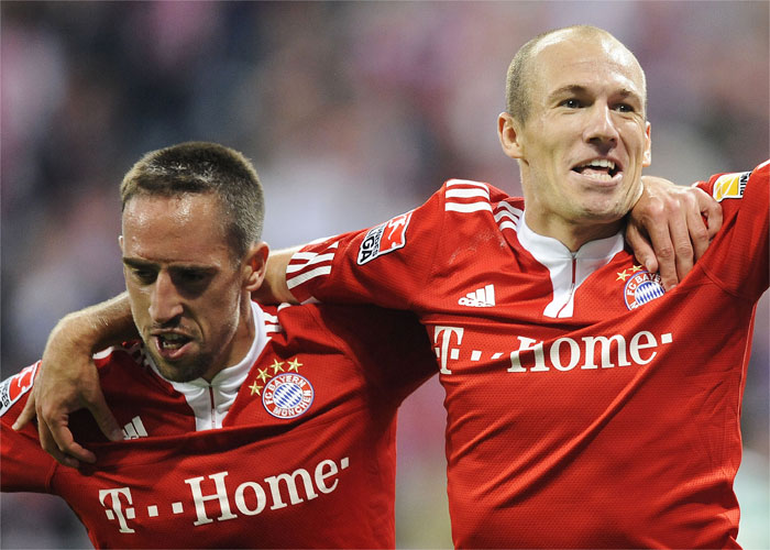 Robben se consagra en su debut con el Bayern marcando dos goles