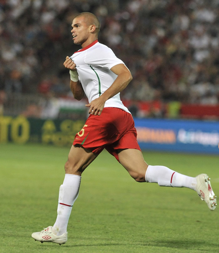 Pepe vuelve mañana a un once oficial con el Madrid