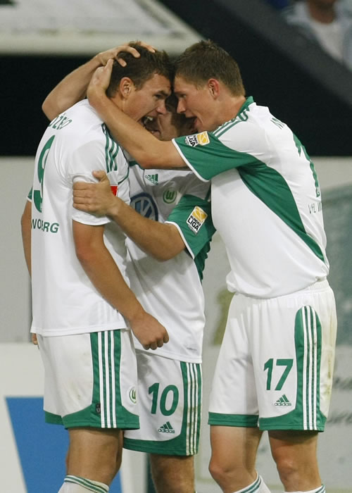 Dzeko permite al Wolfsburgo acabar con su mala racha liguera