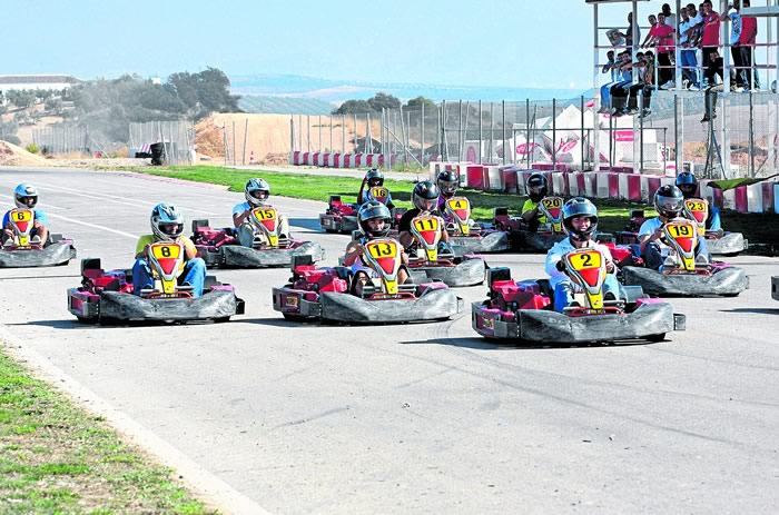 El Málaga se quita presión en un karting