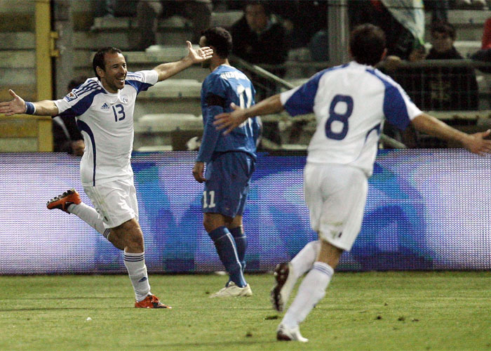 Italia firma su billete al Mundial remontando ante Chipre