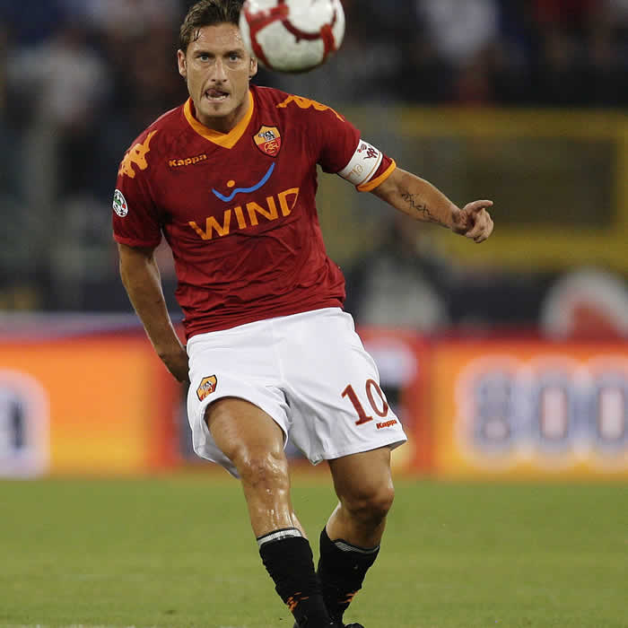 Totti fue operado con éxito de su lesión en la rodilla derecha