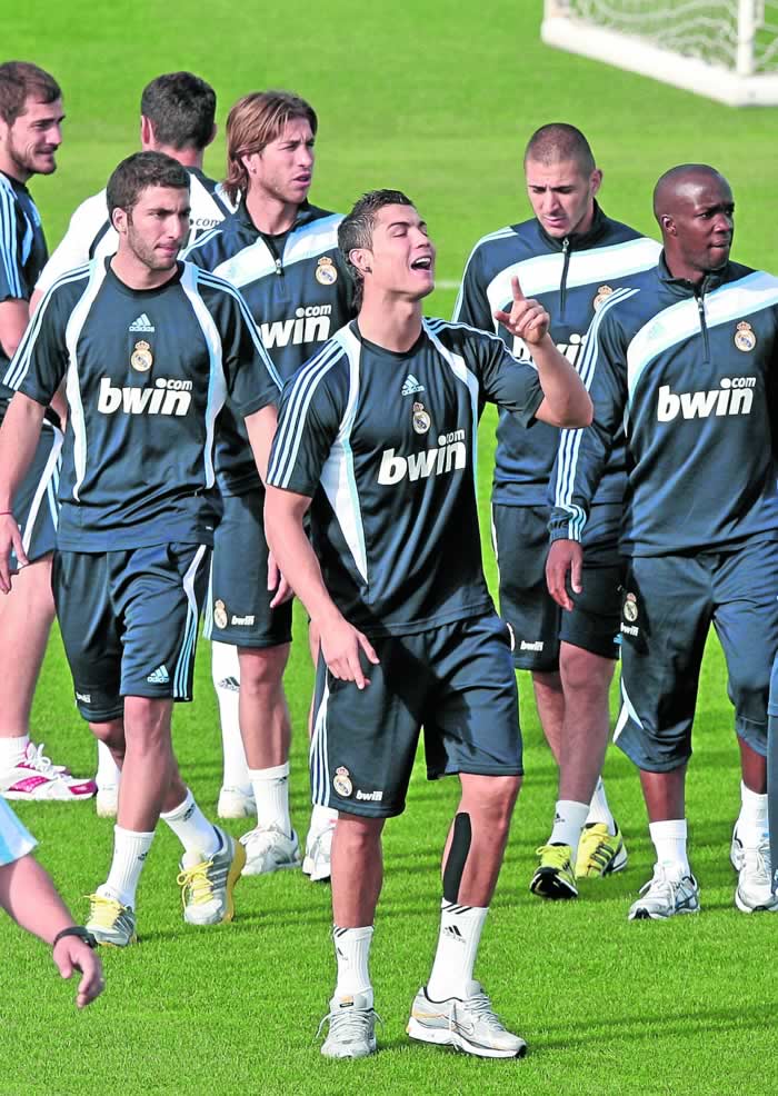 Cristiano Ronaldo se apunta a la moda del 'kinesiotape'