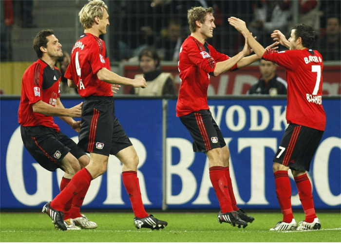 El Bayer Leverkusen golea al Eintracht de Frankfurt y se mantiene líder