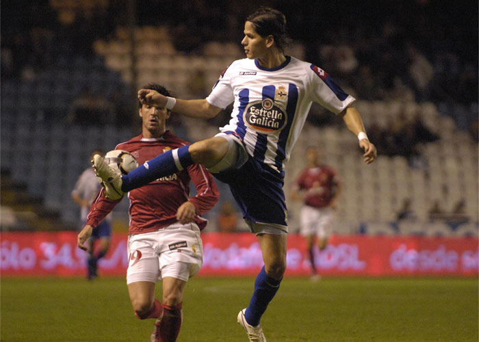 El Deportivo aprovecha la ventaja de la ida para expulsar al Murcia