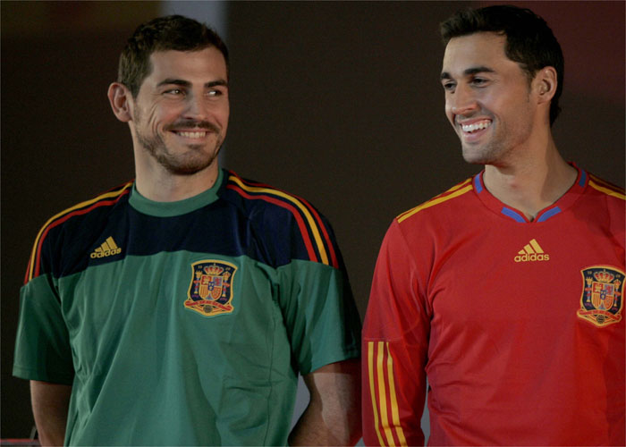 Casillas jugará el Mundial de Suráfrica con una camiseta que evoca al mítico Arconada