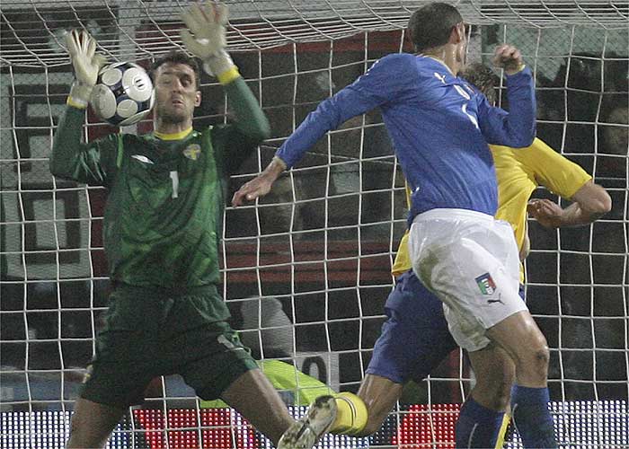 Chiellini da la victoria a Italia en una dura prueba ante Suecia