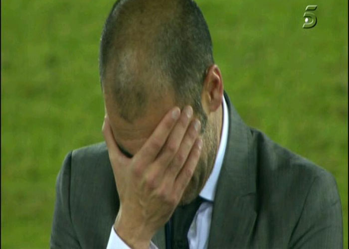 Guardiola rompe a llorar en el césped al finalizar el partido