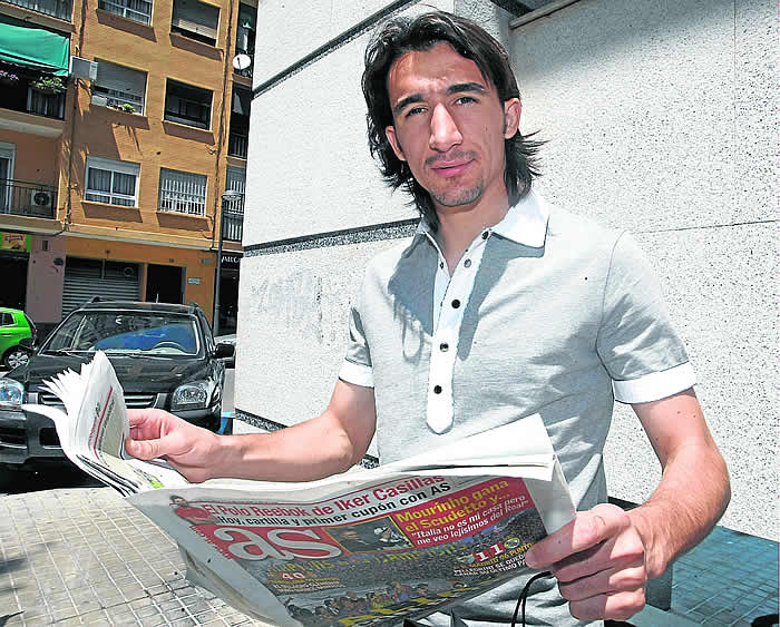Topal pone dinero de su bolsillo para poder jugar en el Valencia