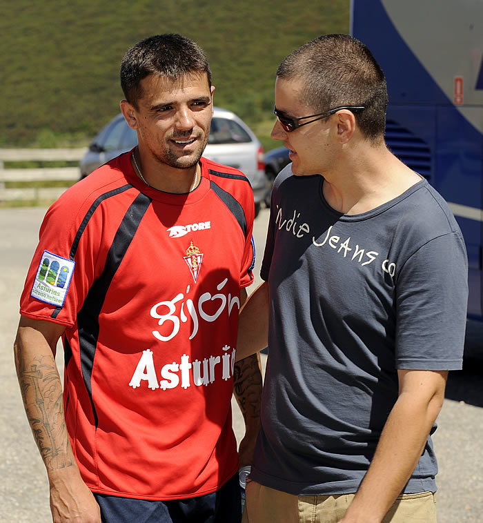 Ayoze y Nacho Novo, bajas en el Sporting para jugar hoy en Barakaldo