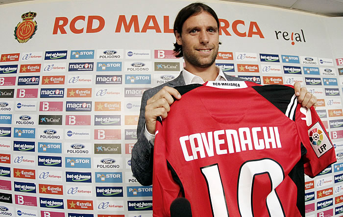 Cavenaghi, presentado como nuevo jugador del RCD Mallorca