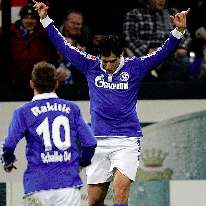 Hat-trick de Raúl para relanzar al Schalke 04