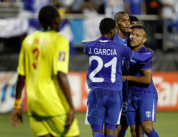 Honduras golea a Granada y se acerca a la clasificación