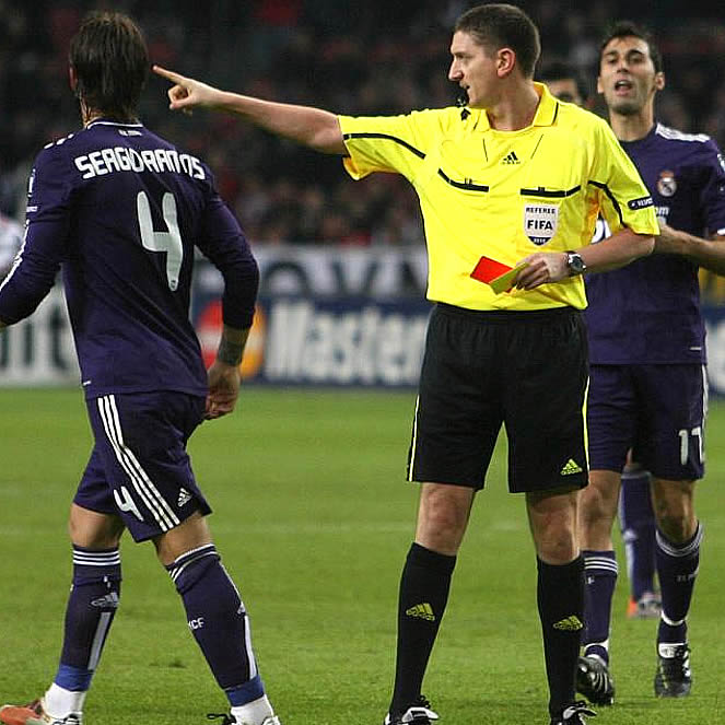 UEFA sancionará las tarjetas voluntarias con dos partidos