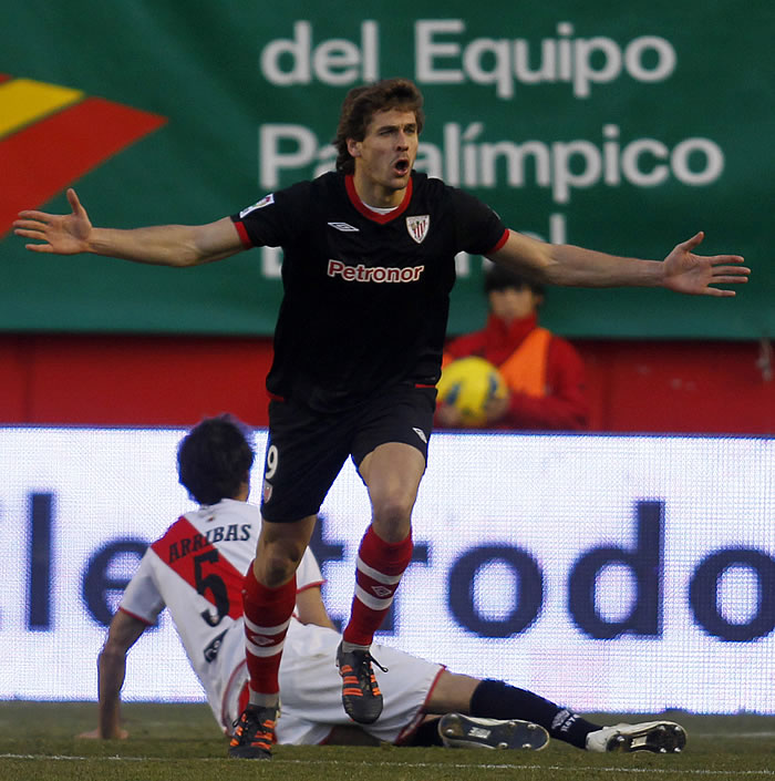 Llorente se basta para dar la victoria al Athletic