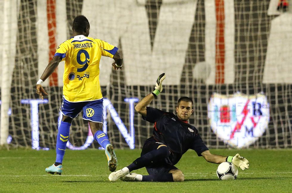 Las Palmas sale invicta de Vallecas y logra pasar de ronda