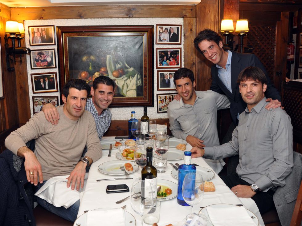 Raúl cenó anoche con Luis Figo, Fernando Hierro y Morientes