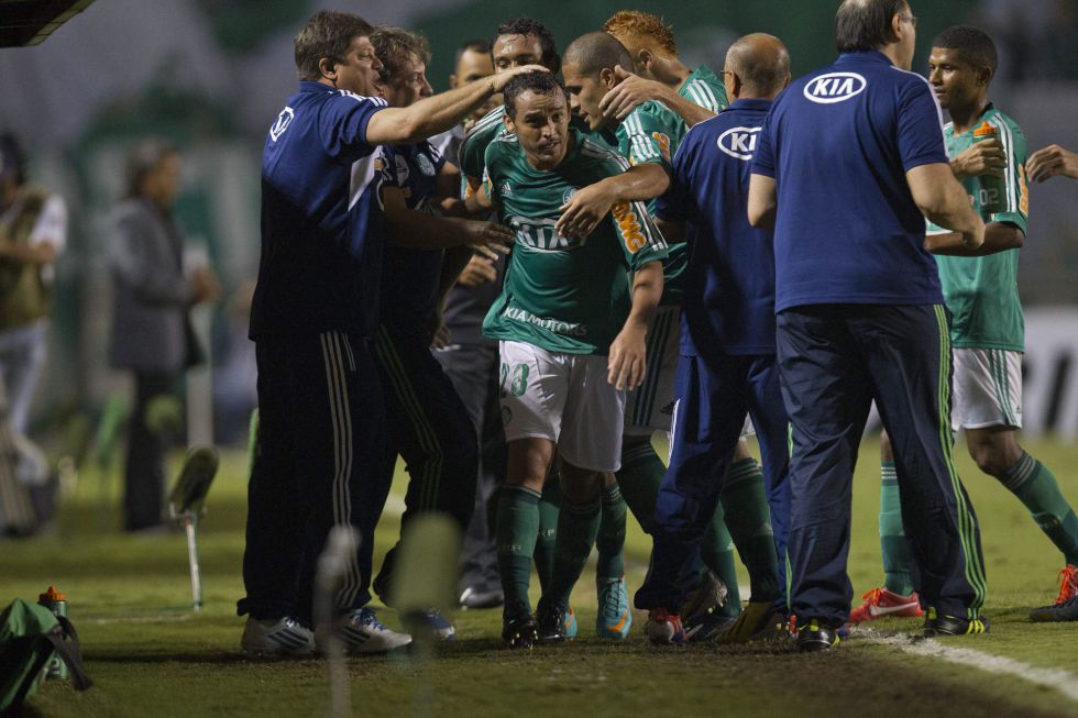 Palmeiras vence y asciende al segundo lugar del grupo 2