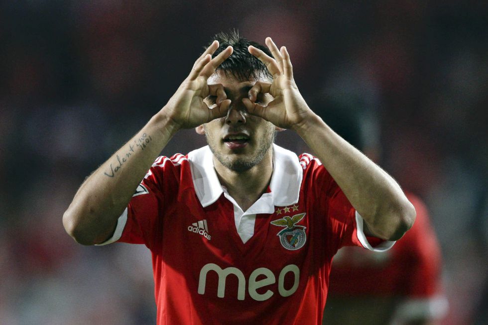 El Benfica gana al Sporting en el derbi lisboeta y sigue lider