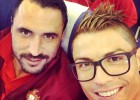 Cristiano Ronaldo luce nuevo look: rubio y gafas de pasta