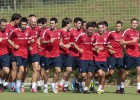 El Athletic se entrena bajo la mirada del presidente Urrutia