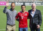 Thiago reúne a 3.000 hinchas del Bayern en su primera sesión
