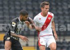 Mojica brilla con un doblete en la derrota ante el MK Dons