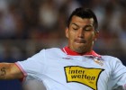 El Sevilla acuerda el traspaso de Medel al Cardiff City