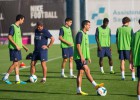 Pedro se entrena con el grupo y Cesc se recupera al margen