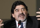 Maradona debutó con victoria como ayudante del club Riestra