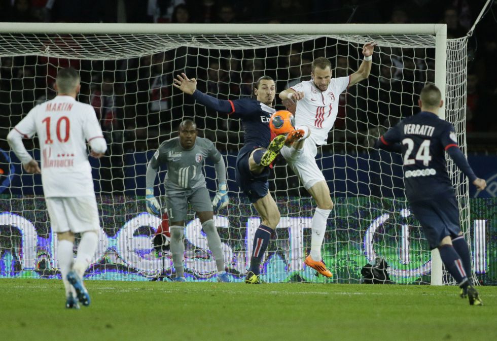 Un gol en propia puerta evita la derrota del PSG ante el Lille