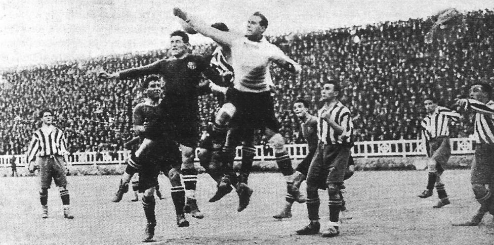 Partido de semifinales de Copa del Rey disputado en el Estadio Les Corts. Barcelona - Atlético de Madrid, primer enfrentamiento de la historia de ambos equipos.