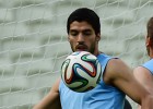 Luis Suárez entrena con el once titular: 