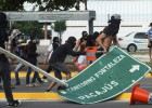 La Policía dispersa con gases lacrimógenos las protestas