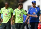 Scolari prueba a Fernandinho de titular en el entrenamiento